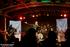 030525_HOT_04_MEANS_TO_COLLAPSE_039