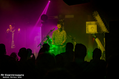 141224_SB_02_She_Hates_Emotions_040